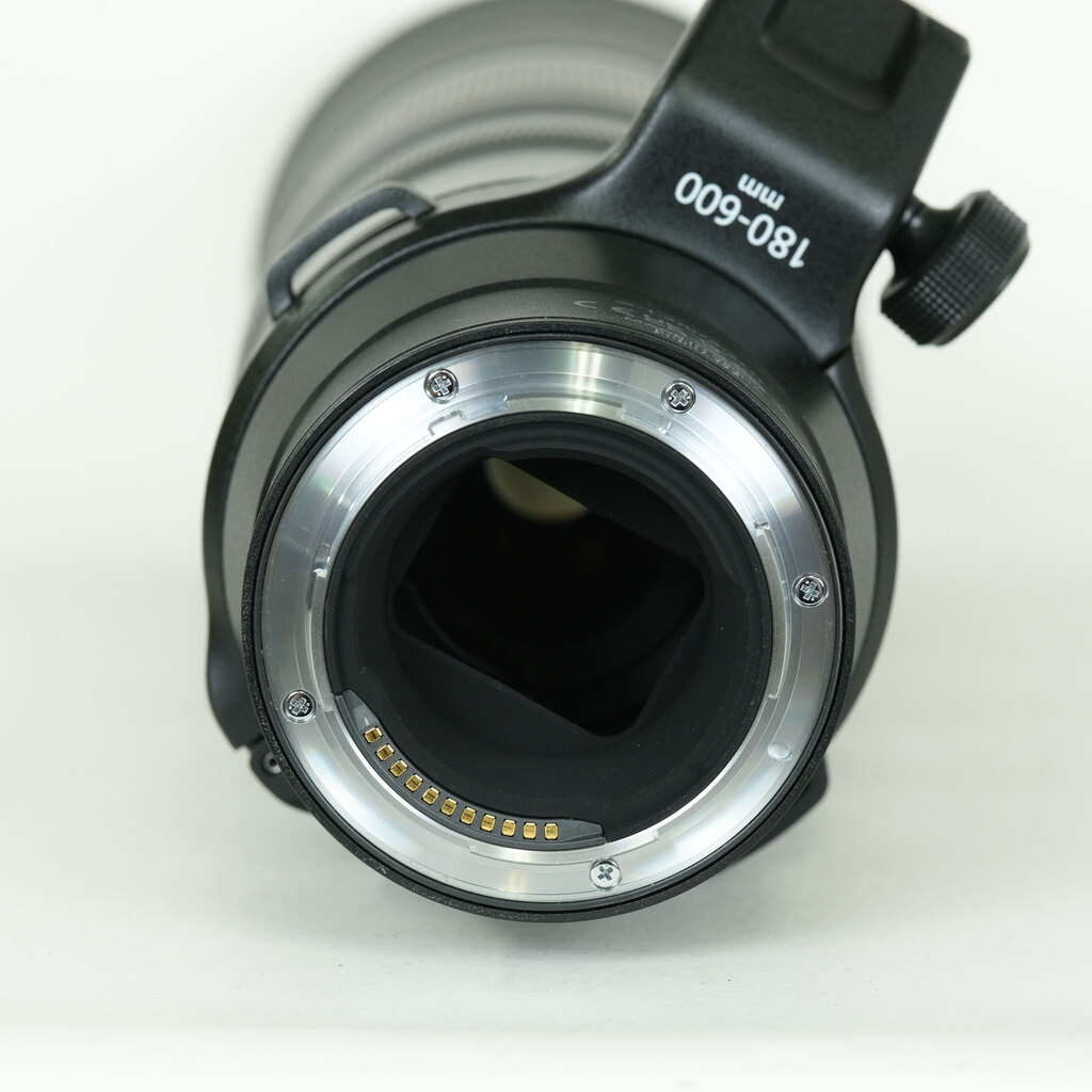 Nikon NIKKOR Z 180-600mm f/5.6-6.3 VR Nikon NIKKOR Z 180-600mm f/5.6-6.3 VR