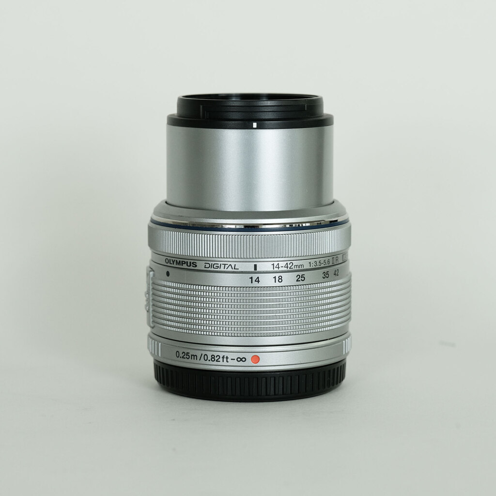 OLYMPUS M.ZUIKO DIGITAL 14-42mm F3.5-5.6IIR シルバー