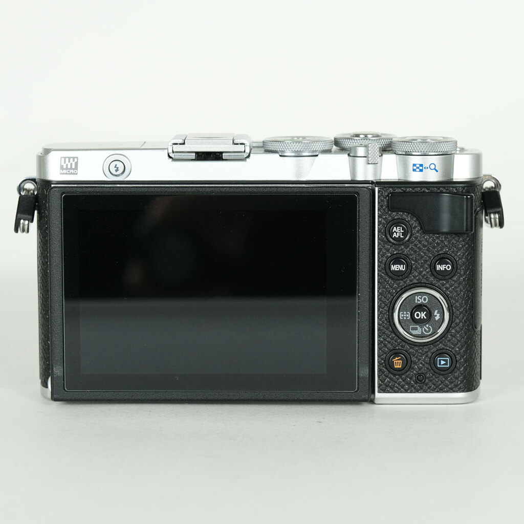 OLYMPUS PEN E-P7