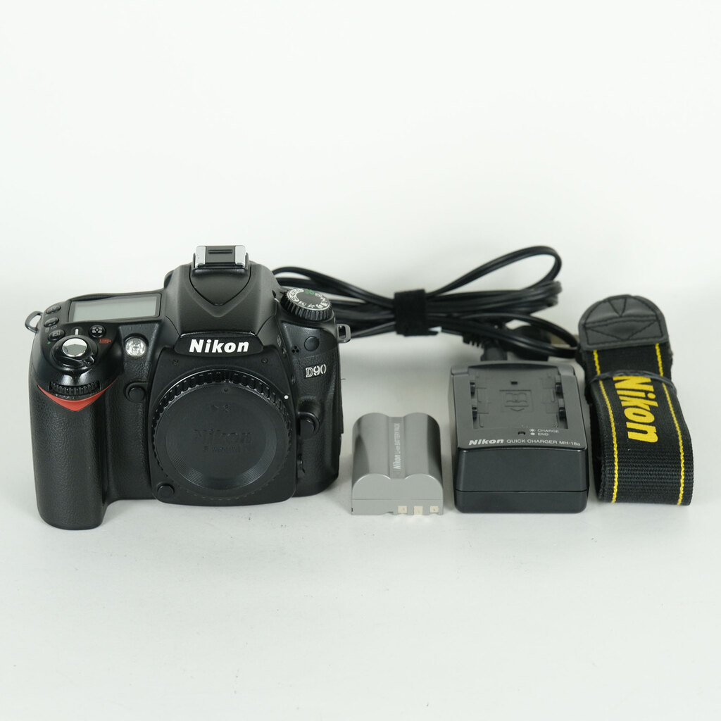 Nikon D90 ボディの出品 | ONE SCENE（ワンシーン）