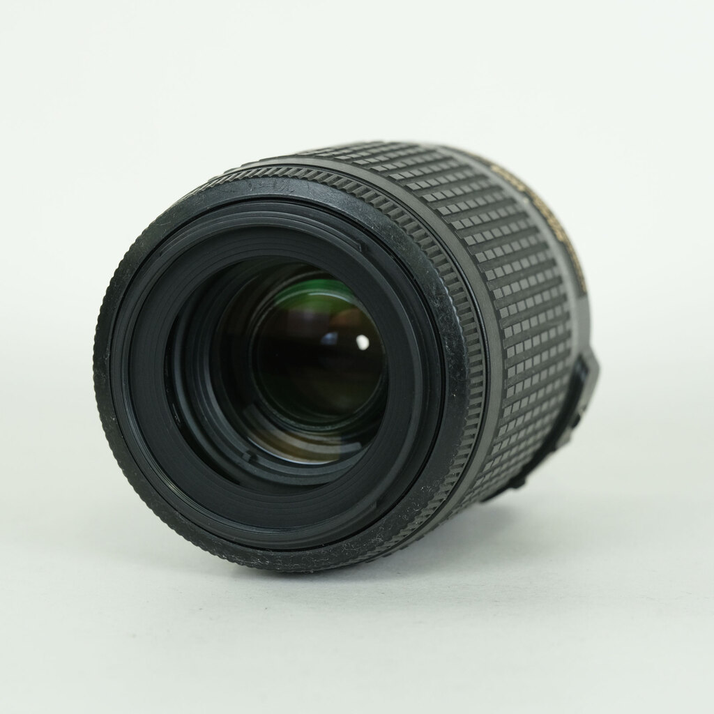 Nikon AF-S DX VR Zoom-Nikkor 55-200mm F4-5.6G IF-ED Nikon AF-S DX VR Zoom-Nikkor 55-200mm F4-5.6G IF-ED