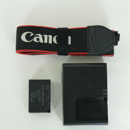 Canon EOS 8000D