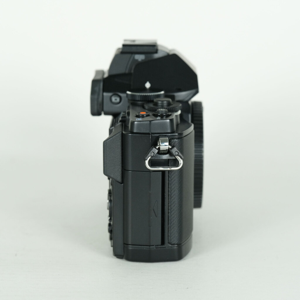 OLYMPUS OM-D E-M5 �{�f�B �G���[�g�u���b�N