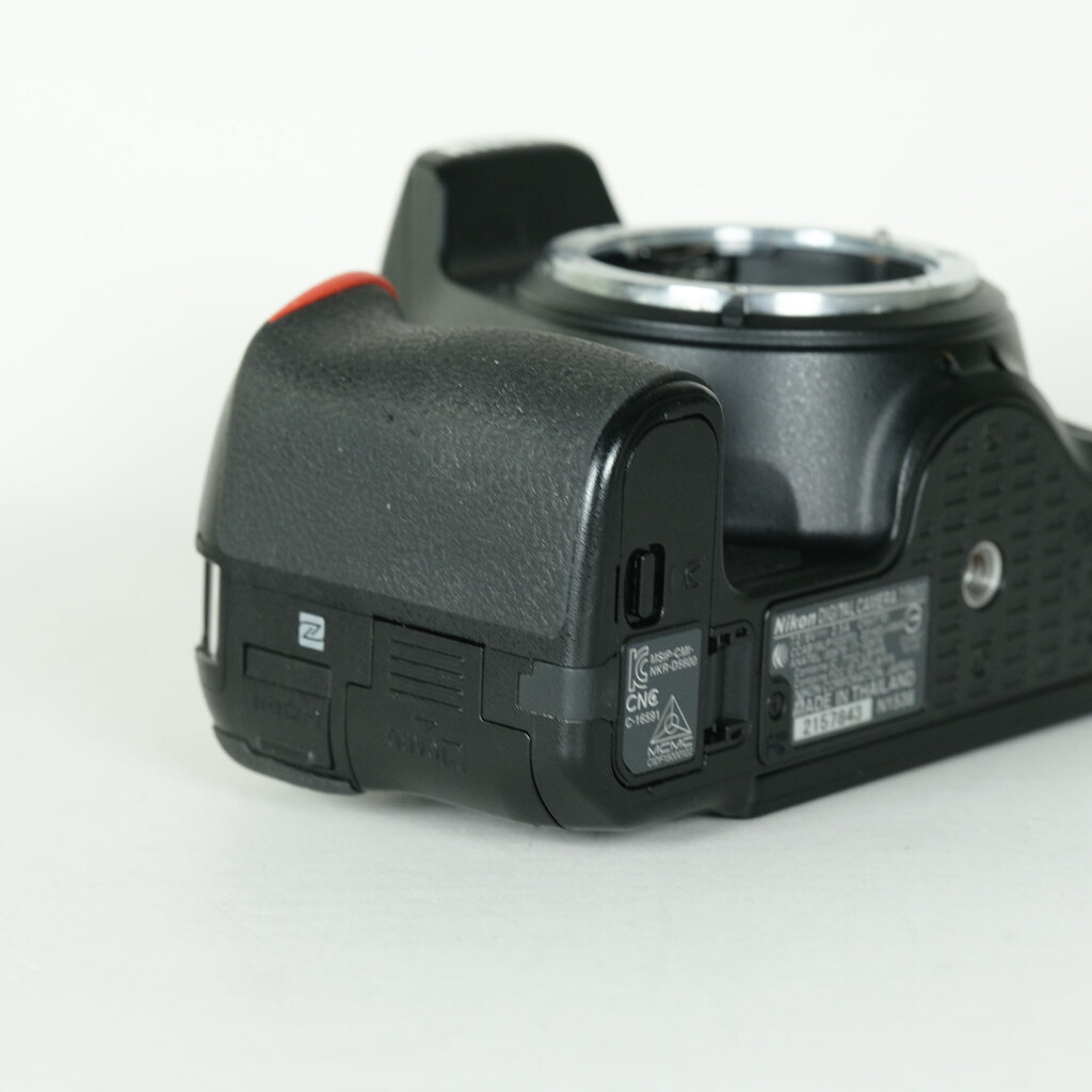 Nikon D5600の出品 | ONE SCENE（ワンシーン）