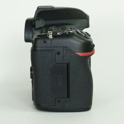 Nikon D780