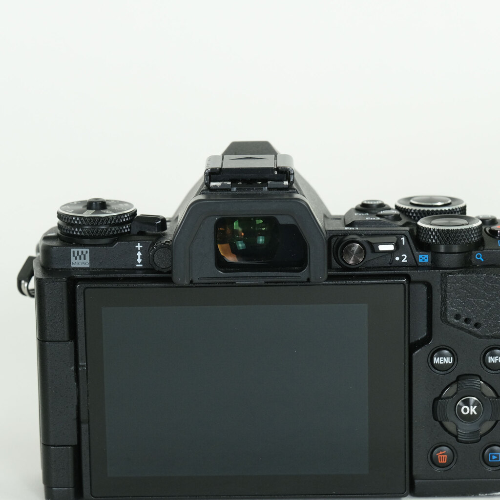 OLYMPUS OM-D E-M5 Mark II