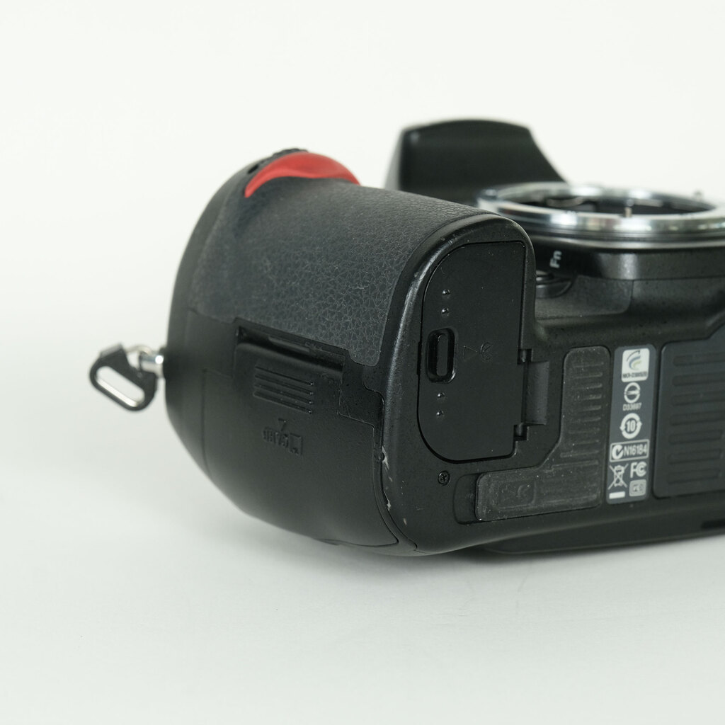 Nikon D300S ボディの出品 | ONE SCENE（ワンシーン）