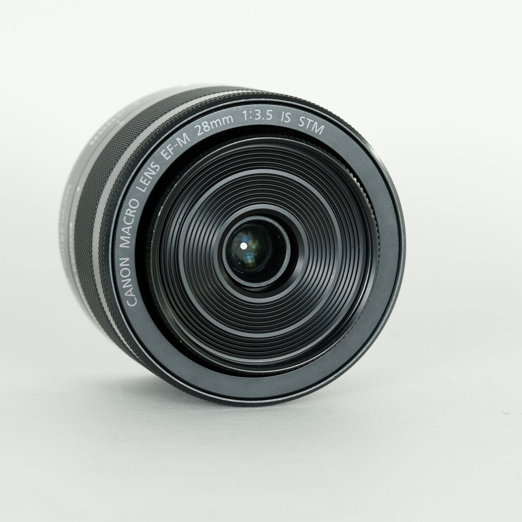 Canon EF-M28mm F3.5 マクロ IS STM