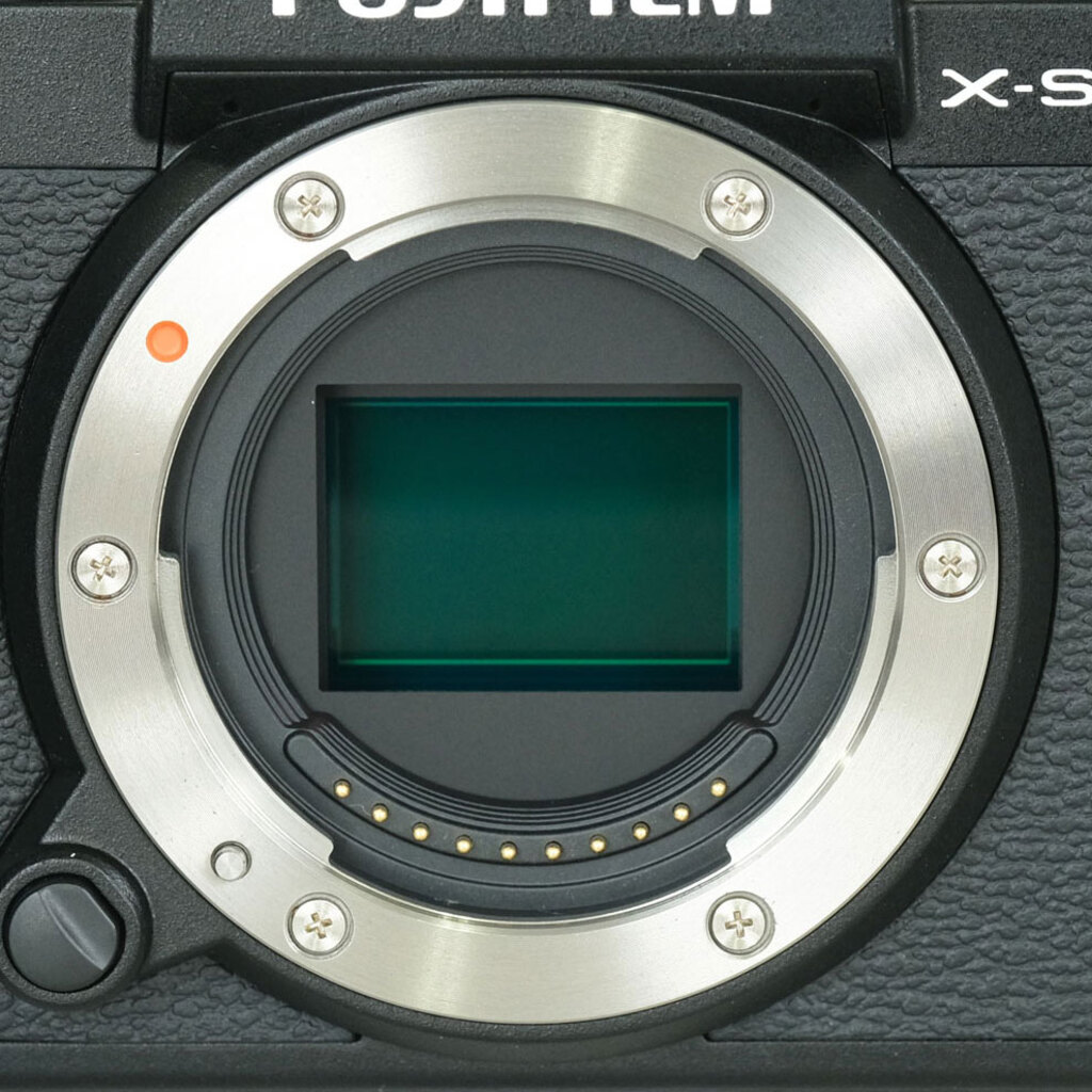 FUJIFILM X-S20