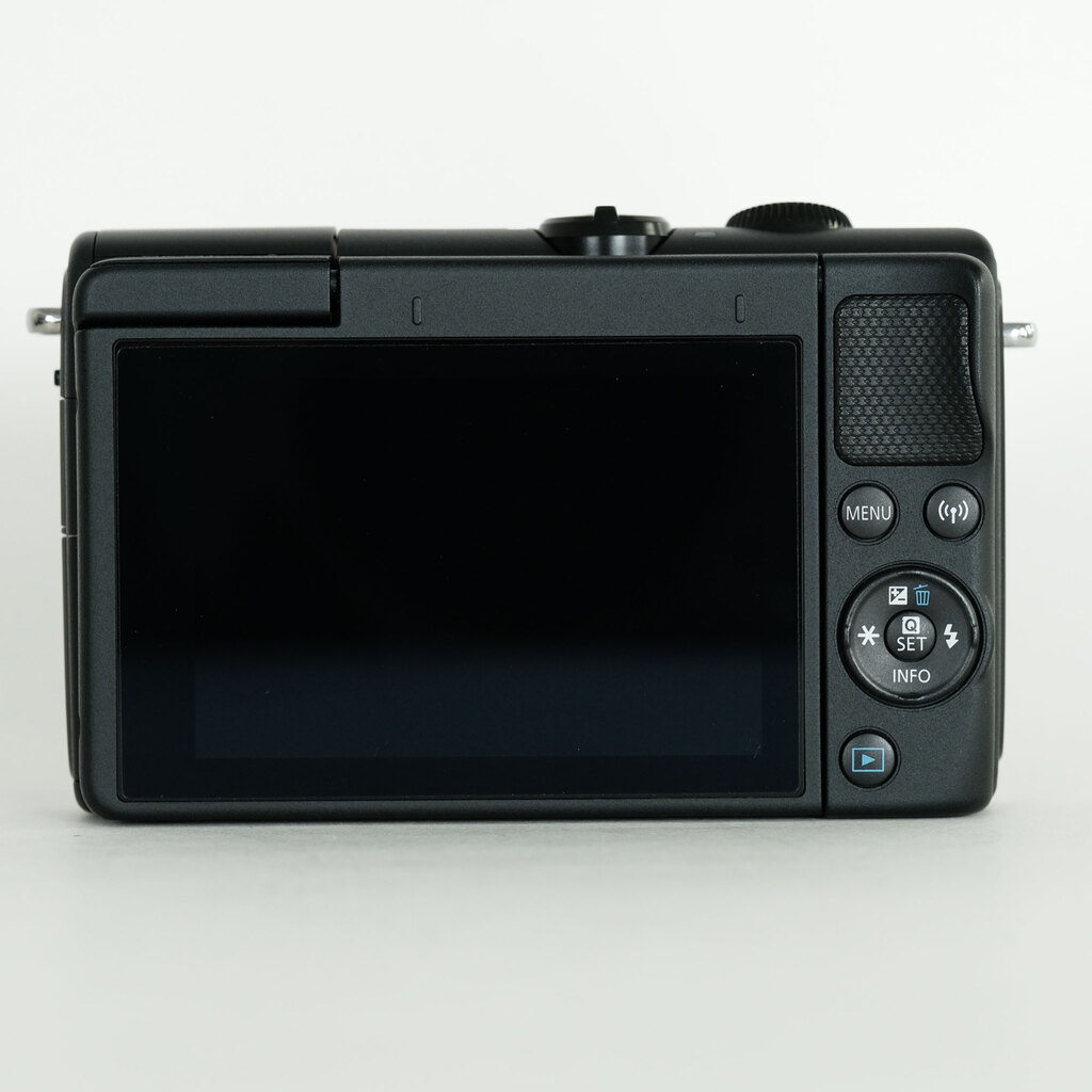 Canon EOS M100 Canon EOS M100