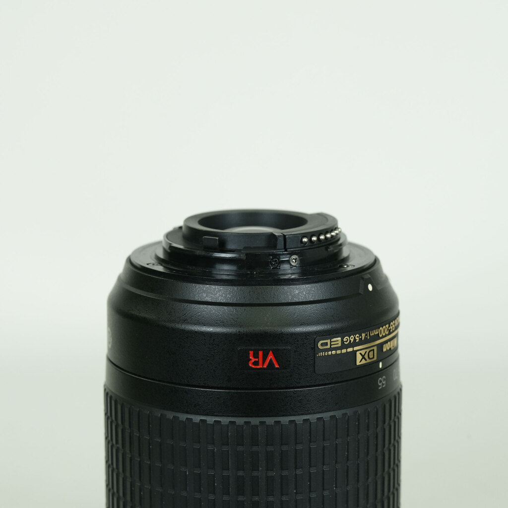 Nikon AF-S DX VR Zoom-Nikkor 55-200mm F4-5.6G IF-ED Nikon AF-S DX VR Zoom-Nikkor 55-200mm F4-5.6G IF-ED