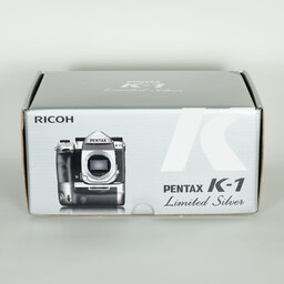 PENTAX K-1 Limited Silver〔バッテリーグリップ D-BG6 /バッテリー×2 / メタルホットシュー付属〕