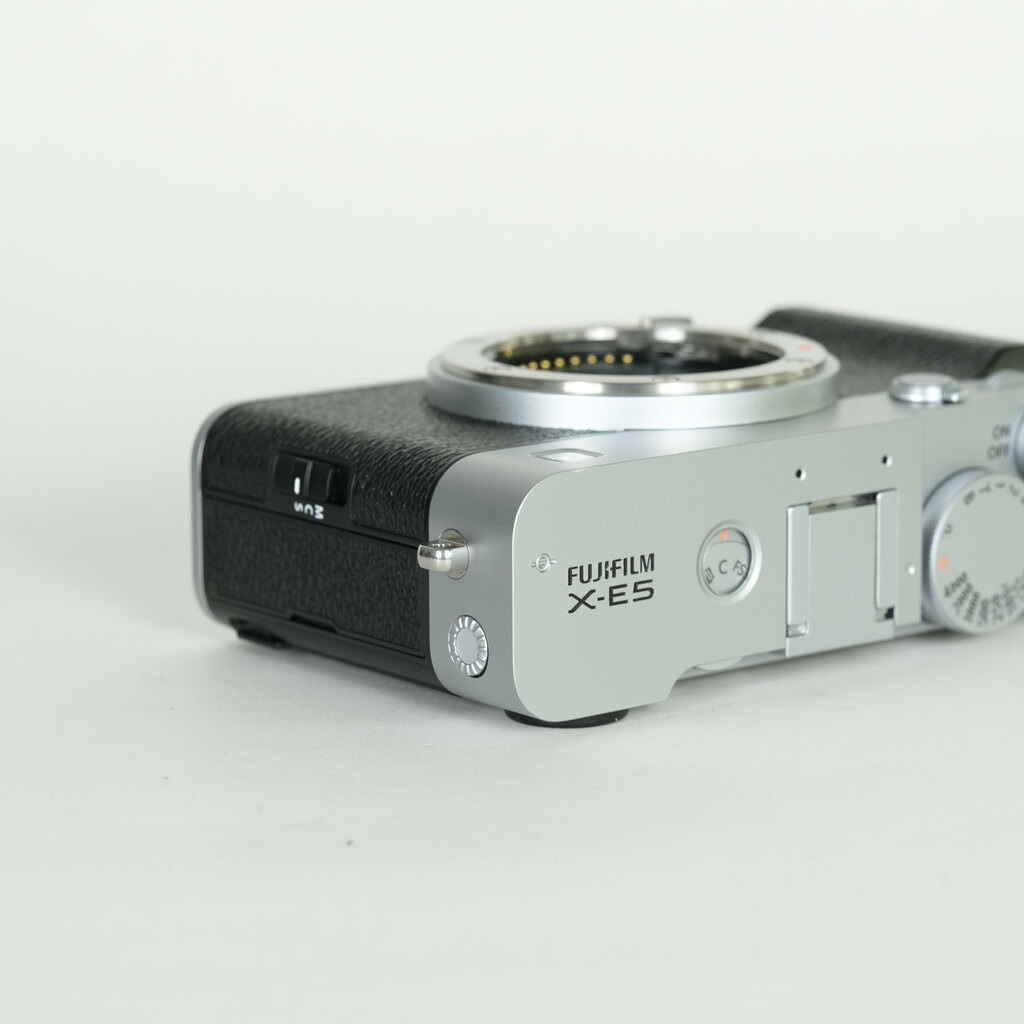 FUJIFILM X-E5