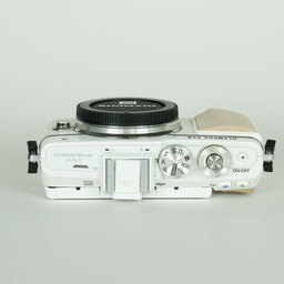OLYMPUS PEN Lite E-PL7 ボディ ホワイト OLYMPUS PEN Lite E-PL7 ボディ ホワイト