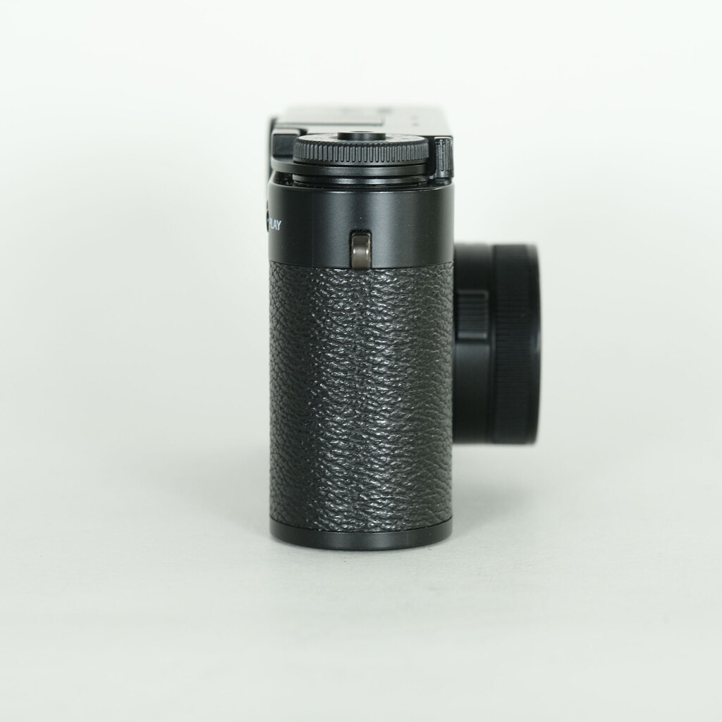 FUJIFILM X half X-HF1