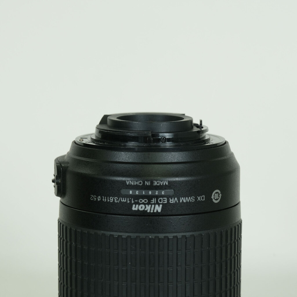 Nikon AF-S DX VR Zoom-Nikkor 55-200mm F4-5.6G IF-ED Nikon AF-S DX VR Zoom-Nikkor 55-200mm F4-5.6G IF-ED