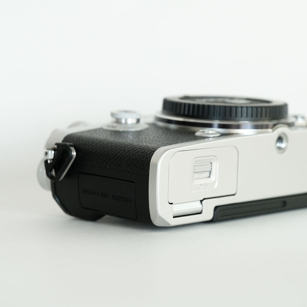 OLYMPUS PEN-F