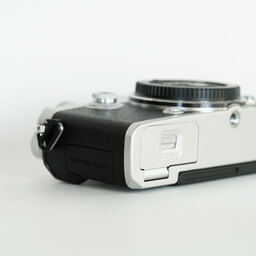 OLYMPUS PEN-F