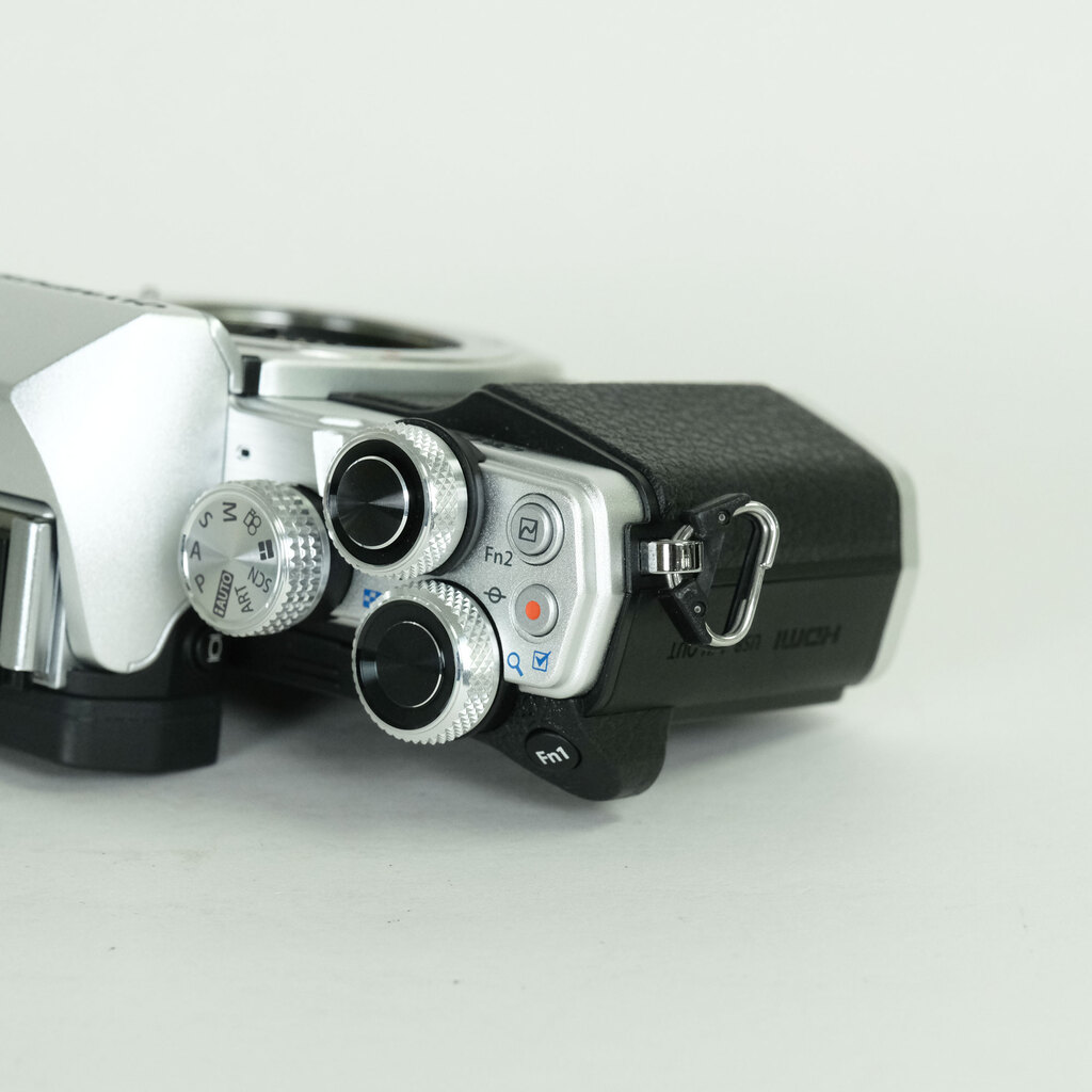 OLYMPUS OM-D E-M10 Mark II