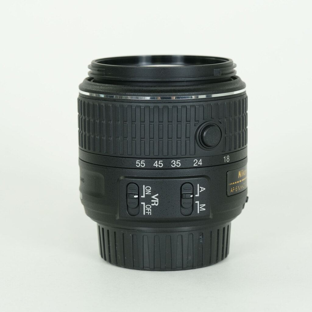 Nikon AF-S DX NIKKOR 18-55mm f3.5-5.6G VR II Nikon AF-S DX NIKKOR 18-55mm f3.5-5.6G VR II