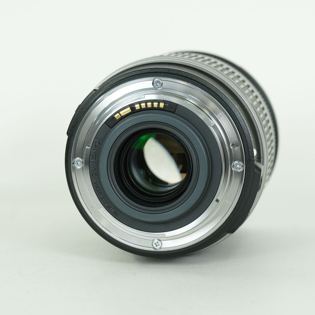 Canon EF-S18-200mm F3.5-5.6 IS