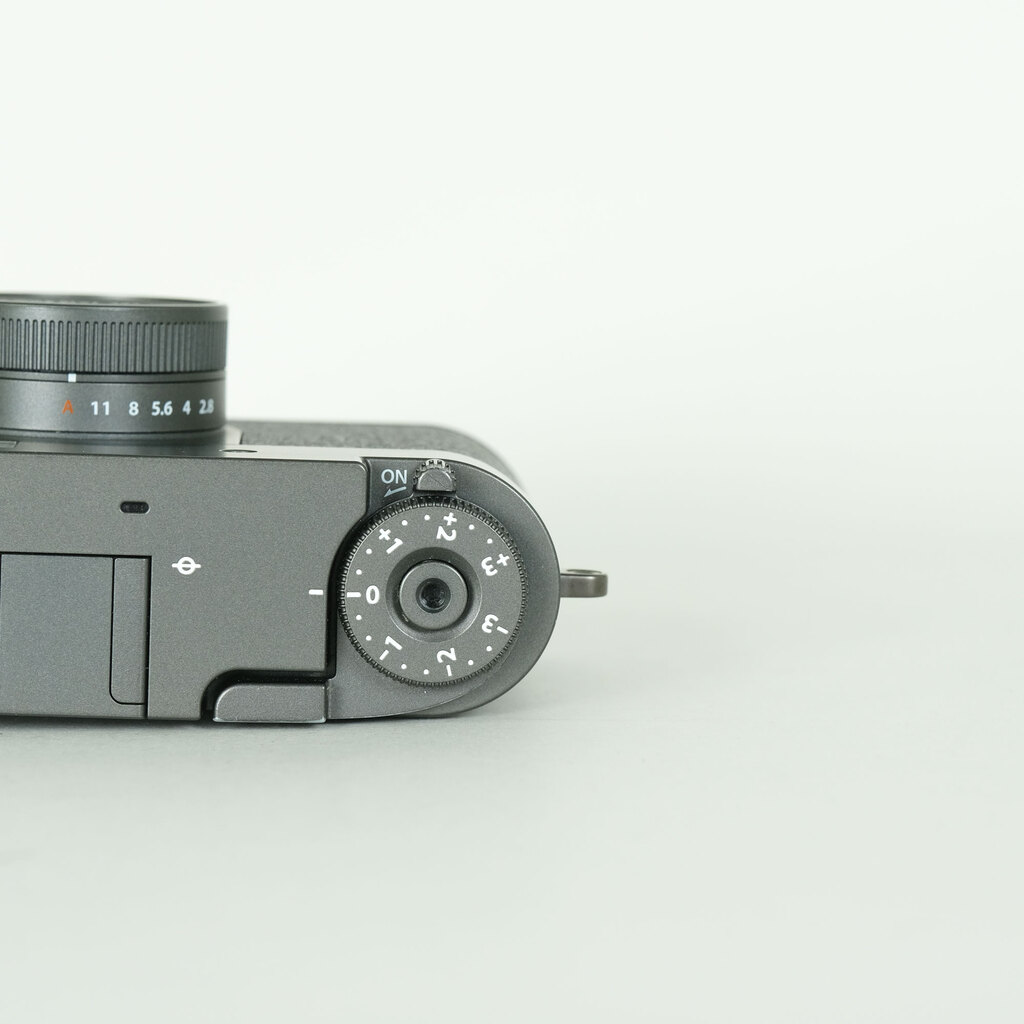 FUJIFILM X half X-HF1