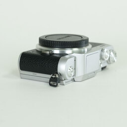 Panasonic LUMIX DMC-GF7 ボディ シルバー