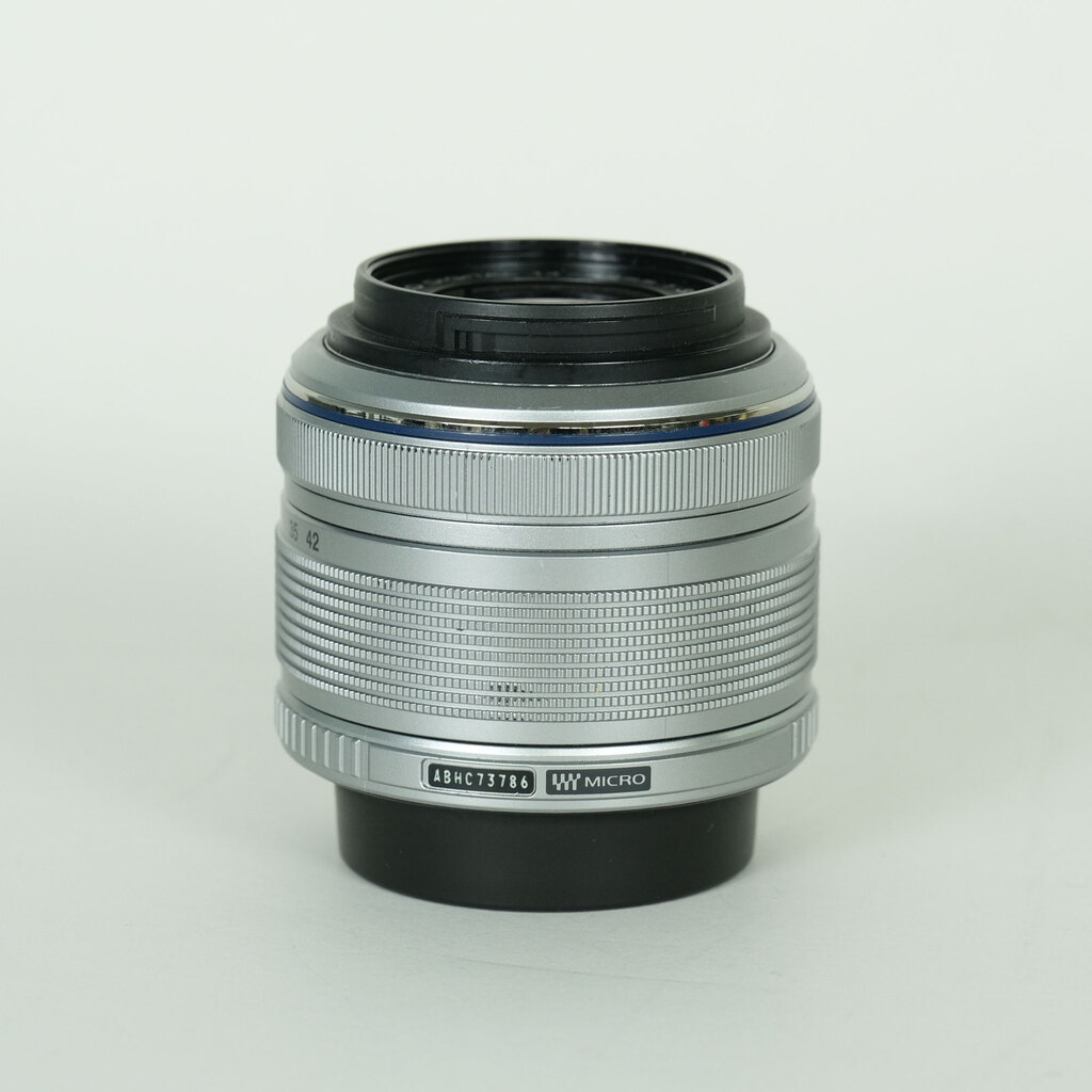 OLYMPUS M.ZUIKO DIGITAL 14-42mm F3.5-5.6IIR �V���o�[