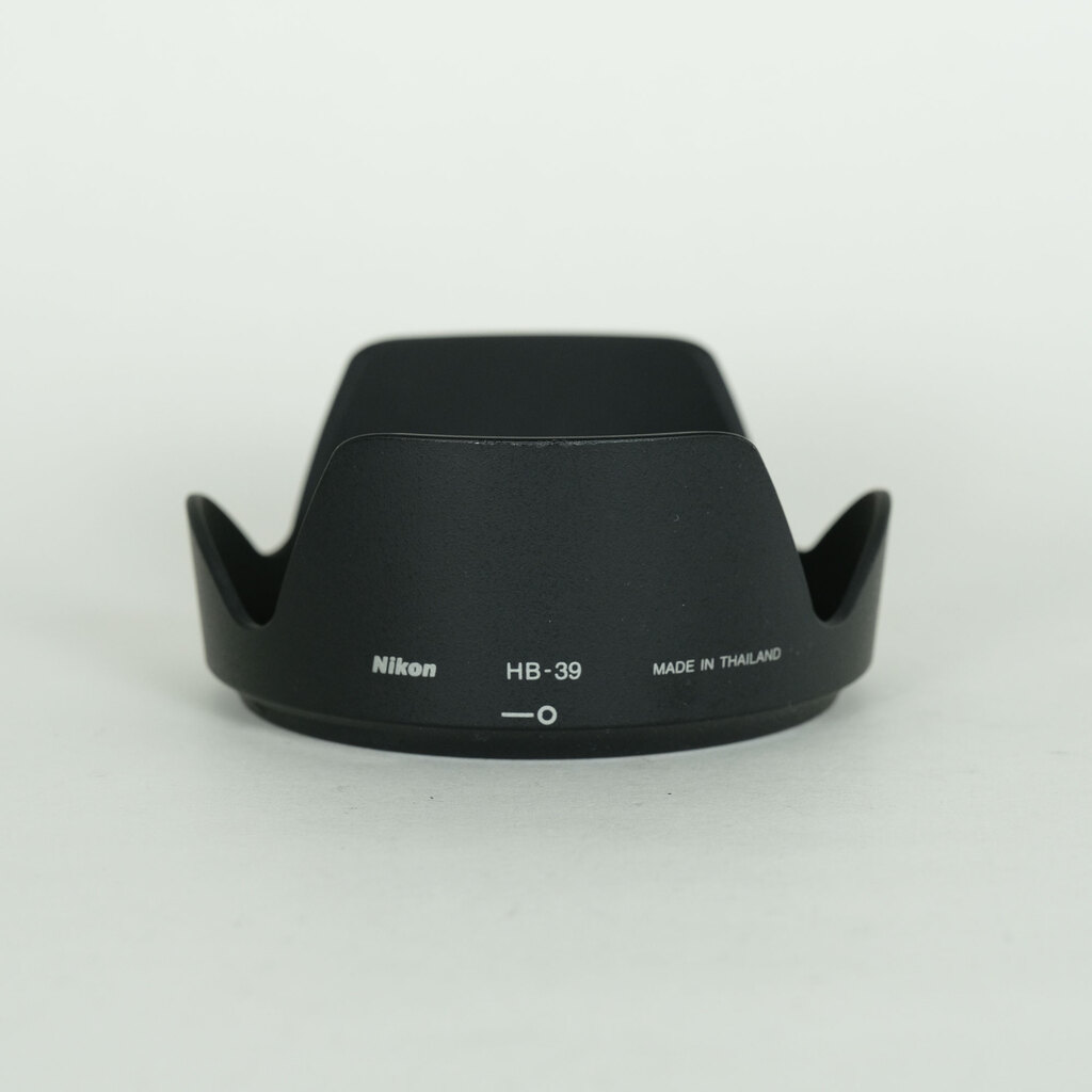 Nikon AF-S DX NIKKOR 18-300mm f/3.5-6.3G ED VR Nikon AF-S DX NIKKOR 18-300mm f/3.5-6.3G ED VR