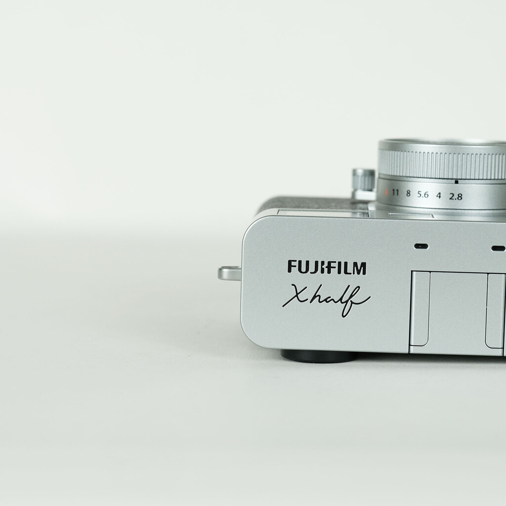 FUJIFILM X half X-HF1