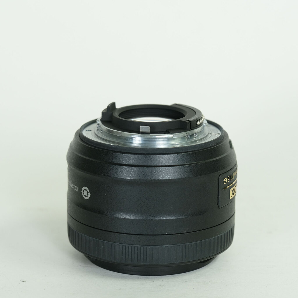 Nikon AF-S DX NIKKOR 35mm f/1.8G Nikon AF-S DX NIKKOR 35mm f/1.8G