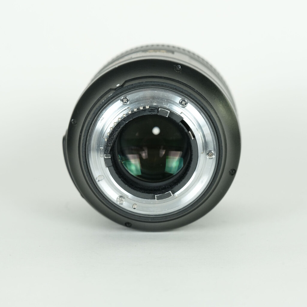 Nikon AF-S VR Micro-Nikkor 105mm f/2.8G IF-ED Nikon AF-S VR Micro-Nikkor 105mm f/2.8G IF-ED