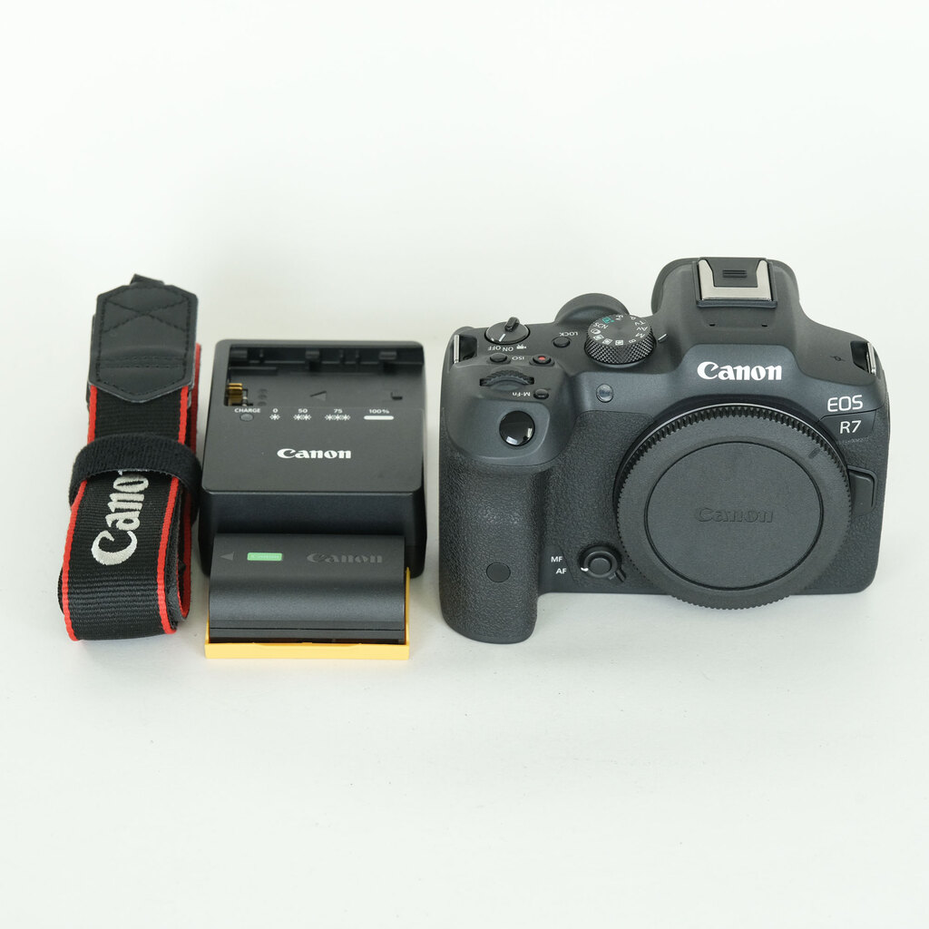 Canon EOS R7