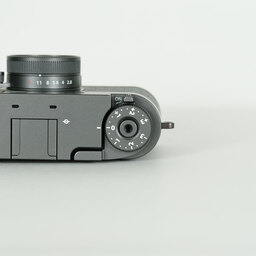 FUJIFILM X half X-HF1