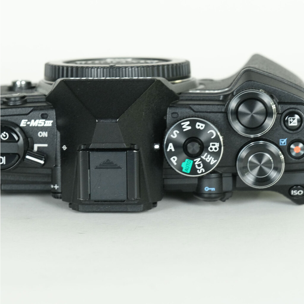 OLYMPUS OM-D E-M5 Mark III