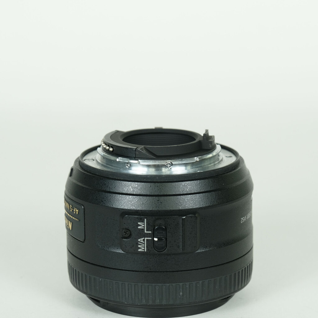 Nikon AF-S DX NIKKOR 35mm f/1.8G Nikon AF-S DX NIKKOR 35mm f/1.8G
