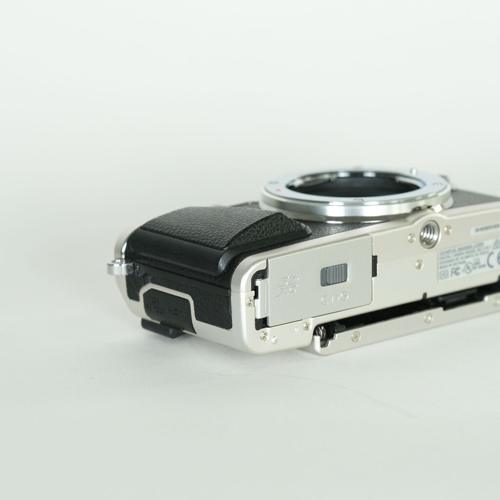 OLYMPUS PEN Lite E-PL7 ボディ シルバー