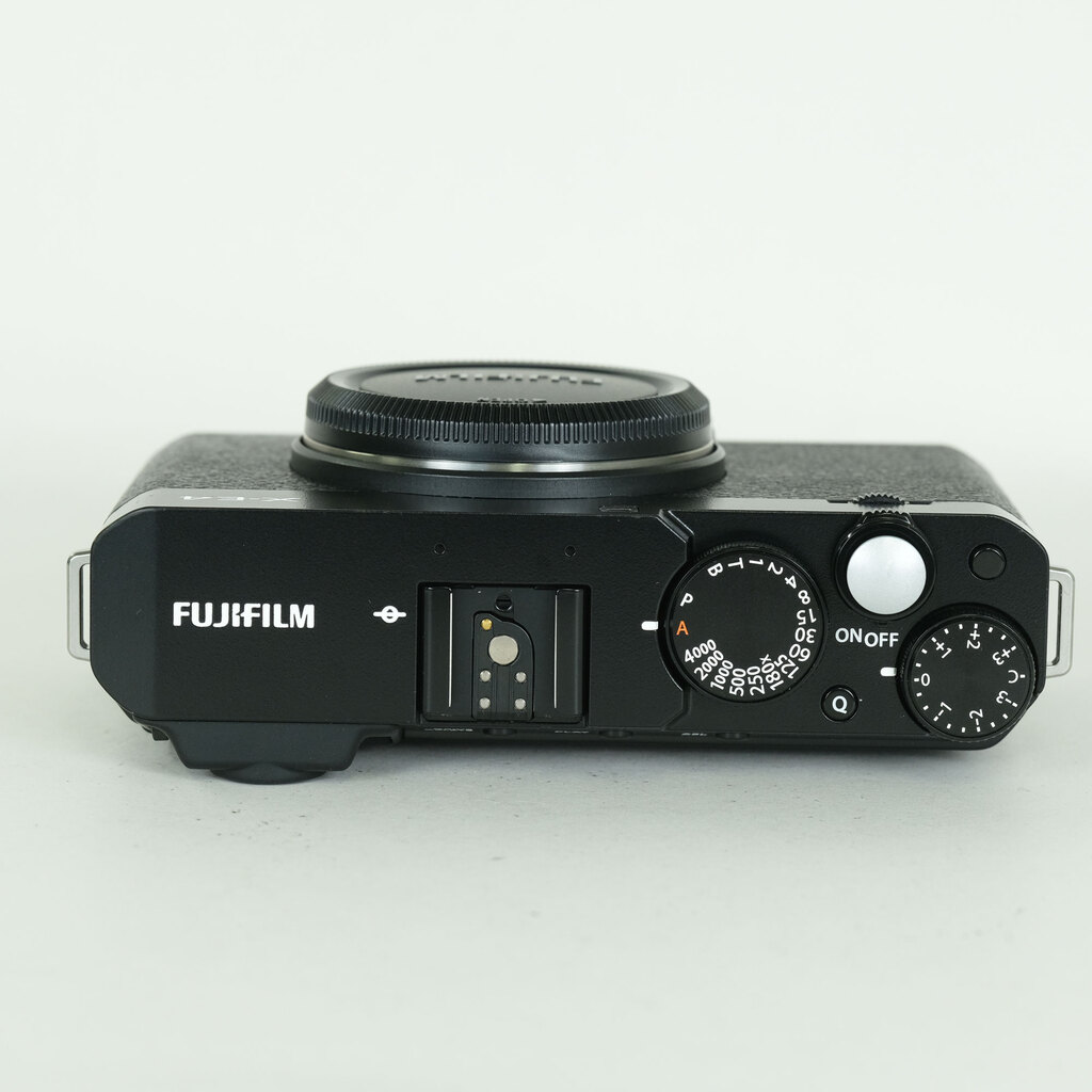 FUJIFILM X-E4