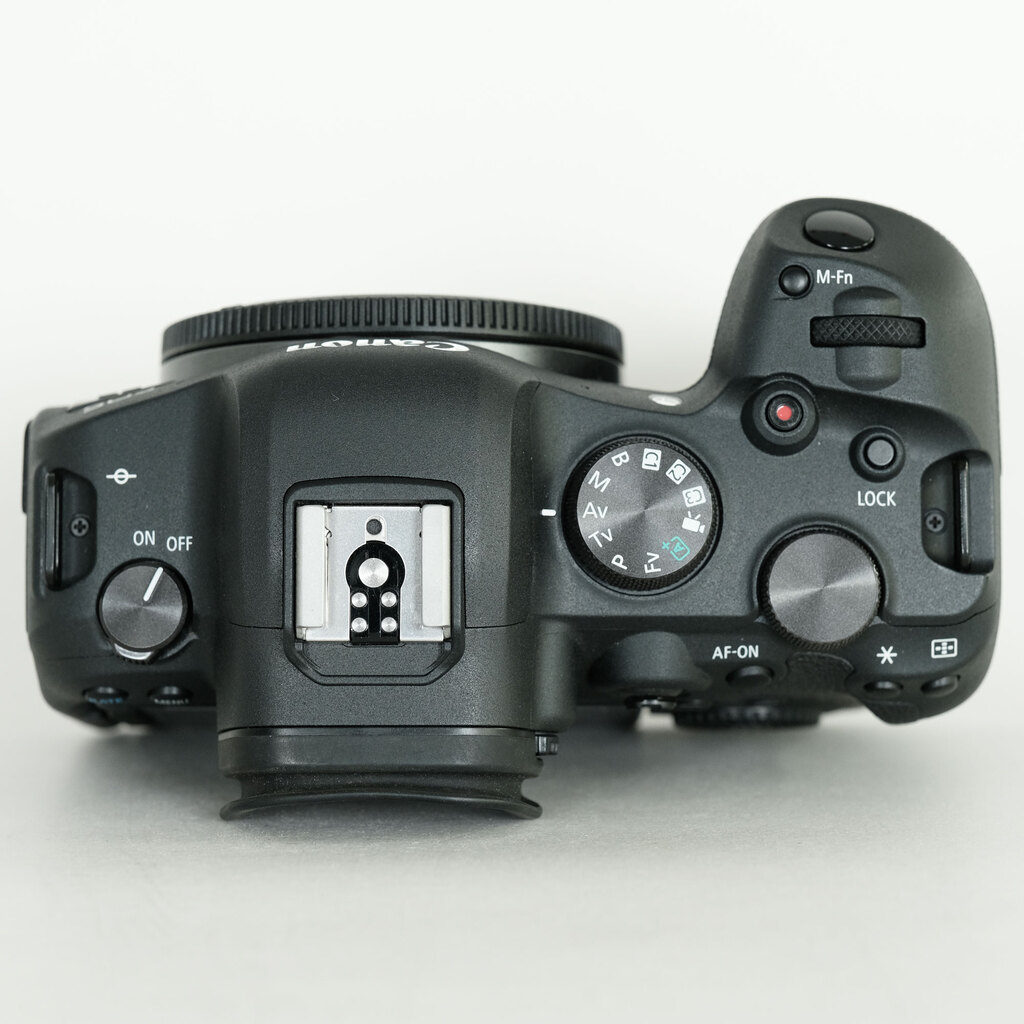 Canon EOS R6 Canon EOS R6