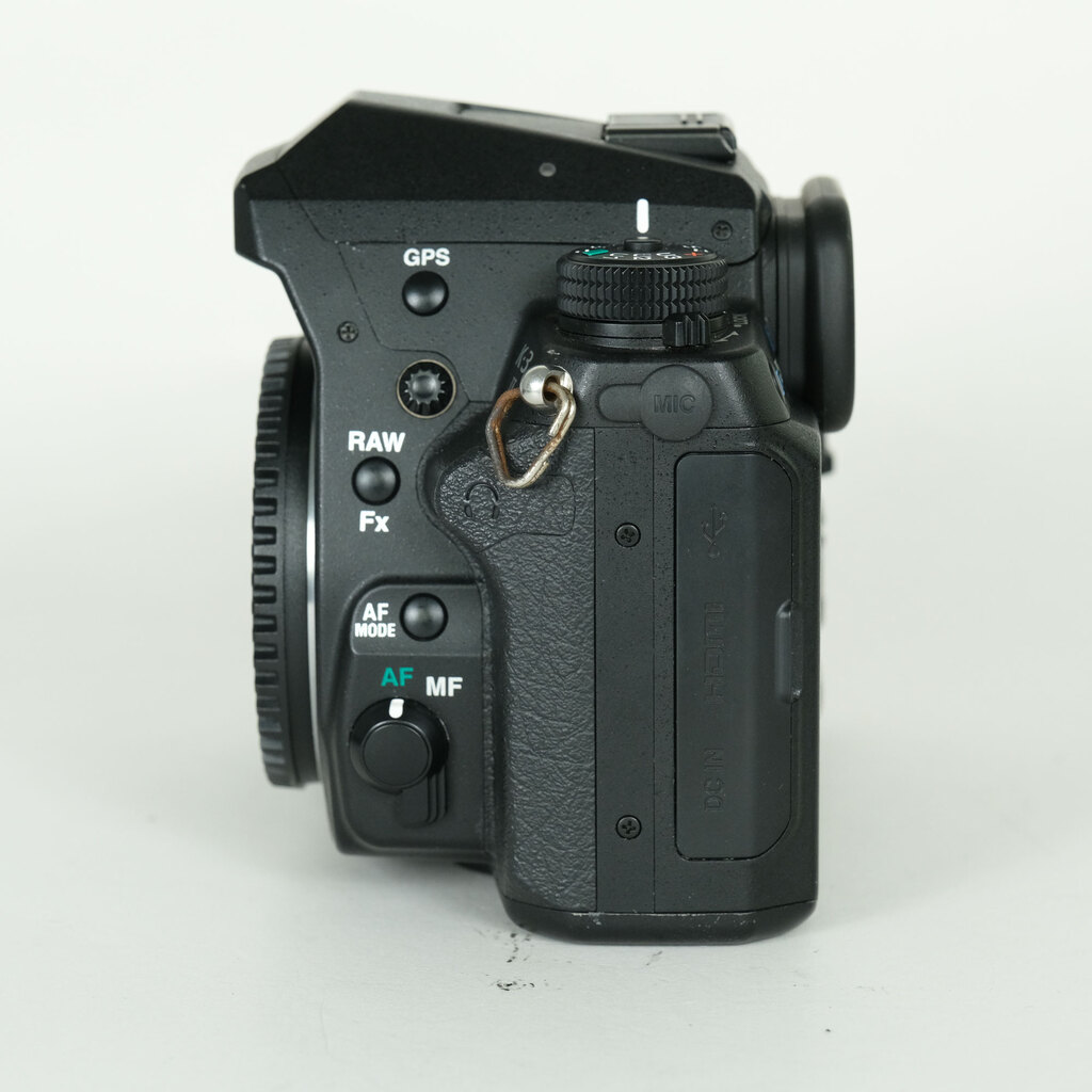 PENTAX K-3 II �{�f�B