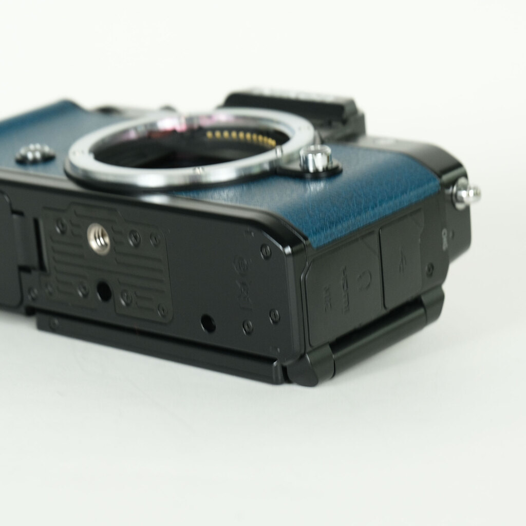 Nikon Z f プレミアムエクステリア張替済み