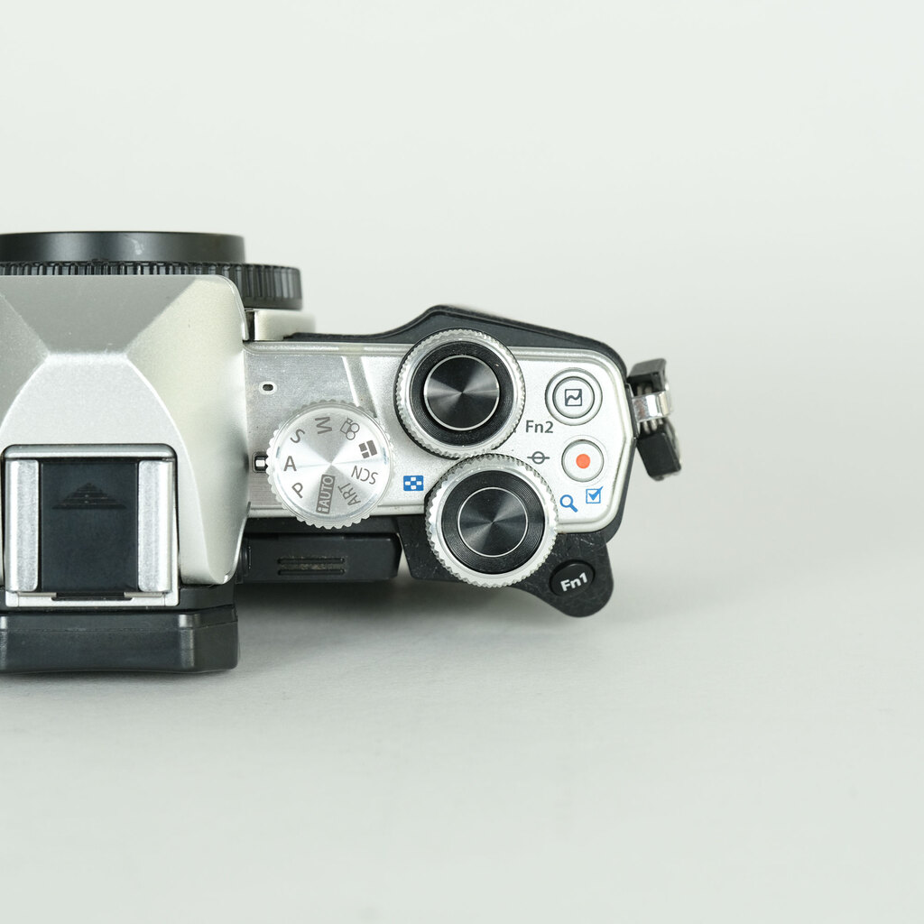 OLYMPUS OM-D E-M10 Mark II