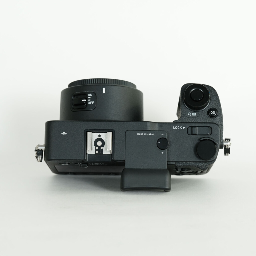 SIGMA sd Quattro & Art 30mm F1.4 DC HSM レンズキット