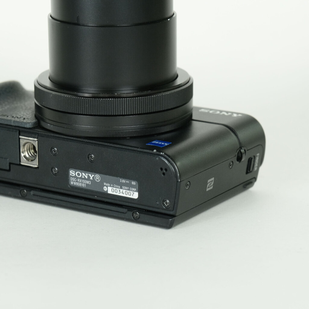 Cyber-shot SONY RX100M3 デジタルカメラ 予備バッテリー付 SONY Cyber-shot DSC-RX100M3の出品 | ONE SCENE（ワンシーン）