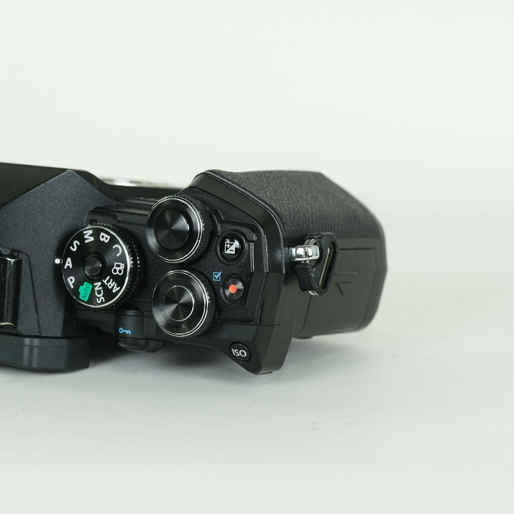 OLYMPUS OM-D E-M5 Mark III