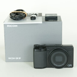RICOH GR IV