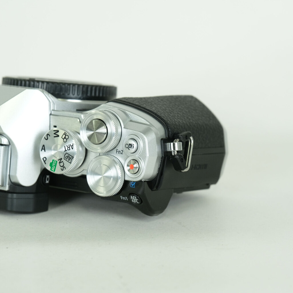 OLYMPUS OM-D E-M10 Mark III