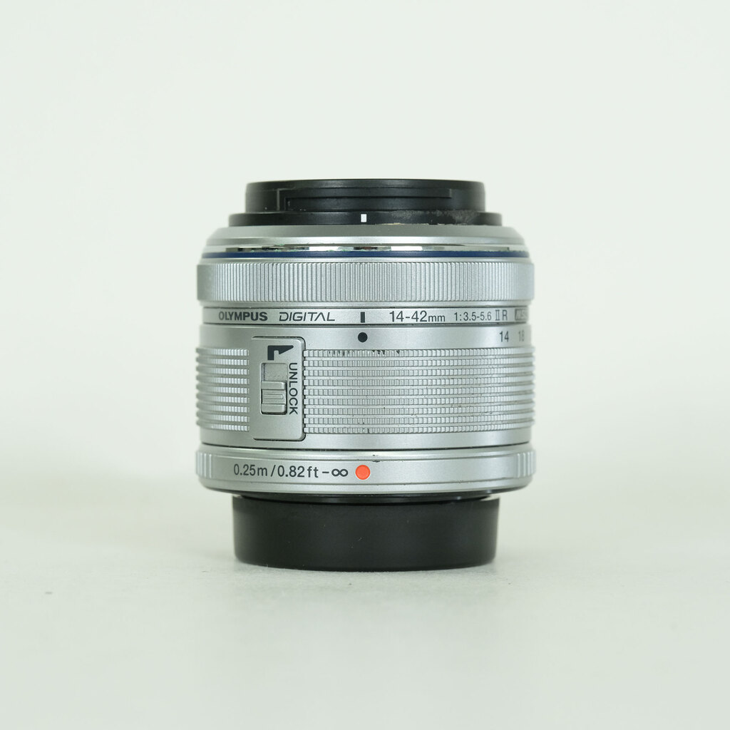 OLYMPUS M.ZUIKO DIGITAL 14-42mm F3.5-5.6IIR �V���o�[