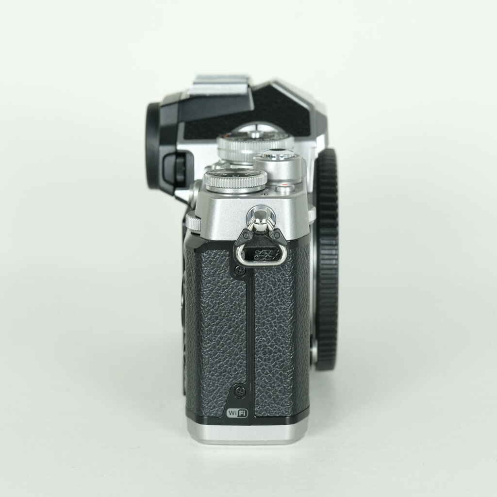 Nikon Z fc [�{�f�B �V���o�[]