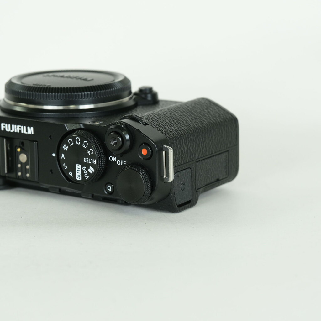 FUJIFILM X-M5